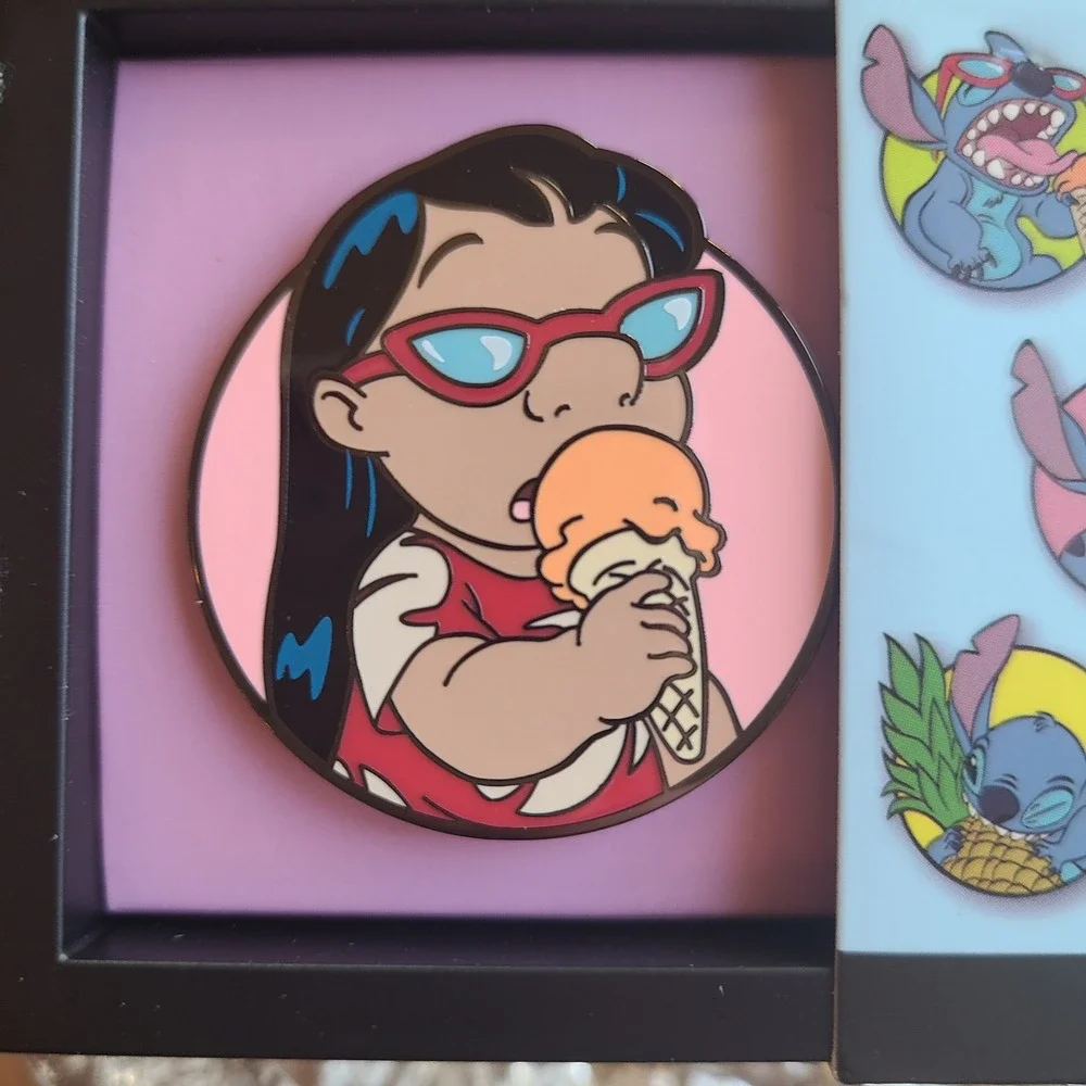 FiGPiN Mystery Mini - Lilo & Stitch Series 1 - Lilo‎ Sunglasses Ice Cream Pin
